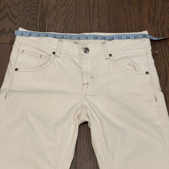 ATHLETA FRONTIER STRAIGHT LEG WHITE JEANS Size 8 - Picture 7 of 12